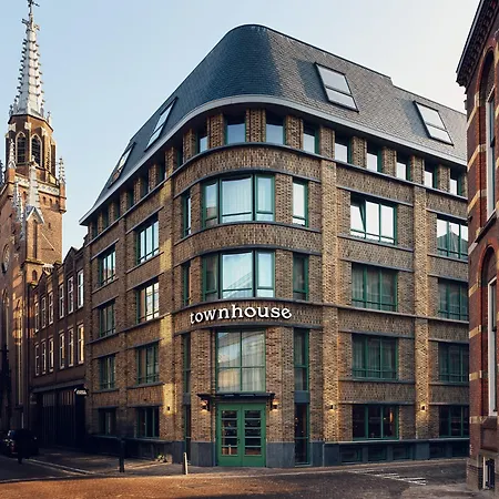 Townhouse Hotell 4*