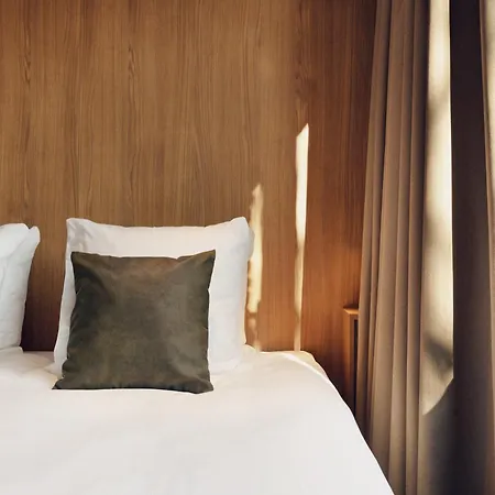 Townhouse Hotel 4*